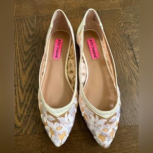 Betsey Johnson Charlotte Flats Ivory 6M